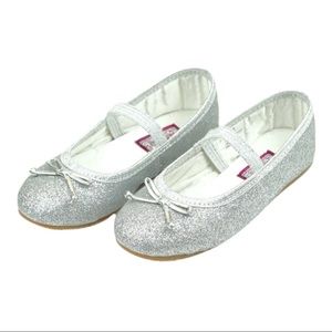 NWT L'amour Sparkle Silver Flats Shoes Size 2